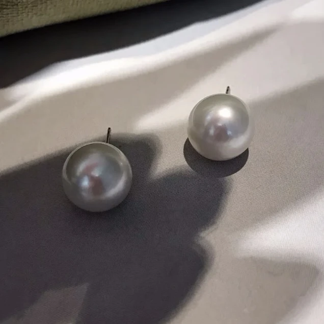 18K金澳白珍珠耳钉 12-13mm