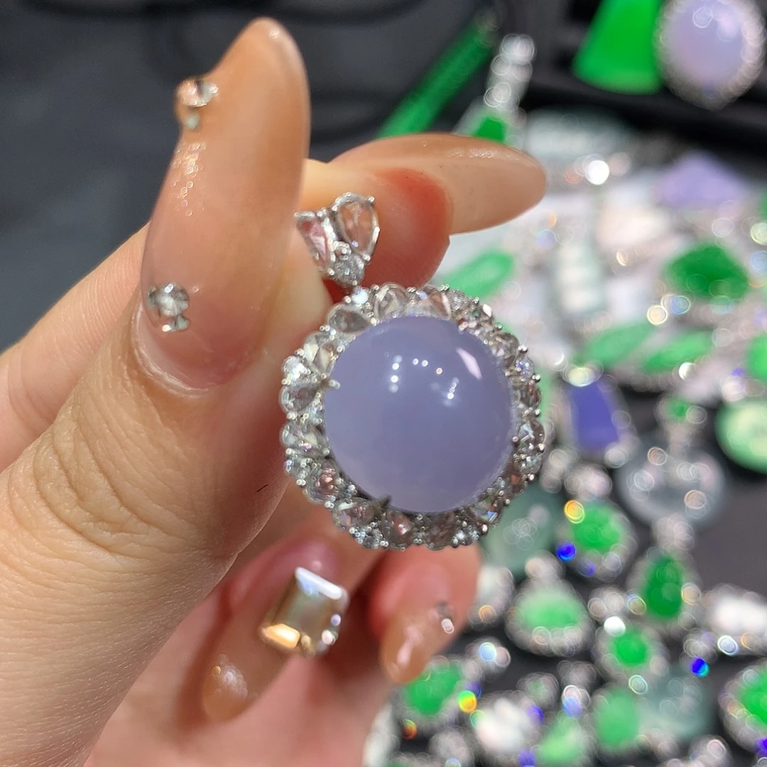 翡翠18K金镶嵌颈饰紫蛋