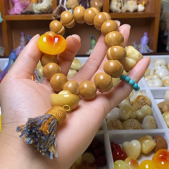 A***i猴头核桃吊坠爱心流苏