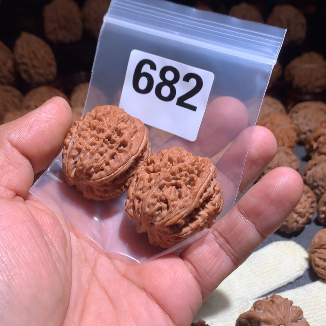 拔***地把件桃核大蒜头682号