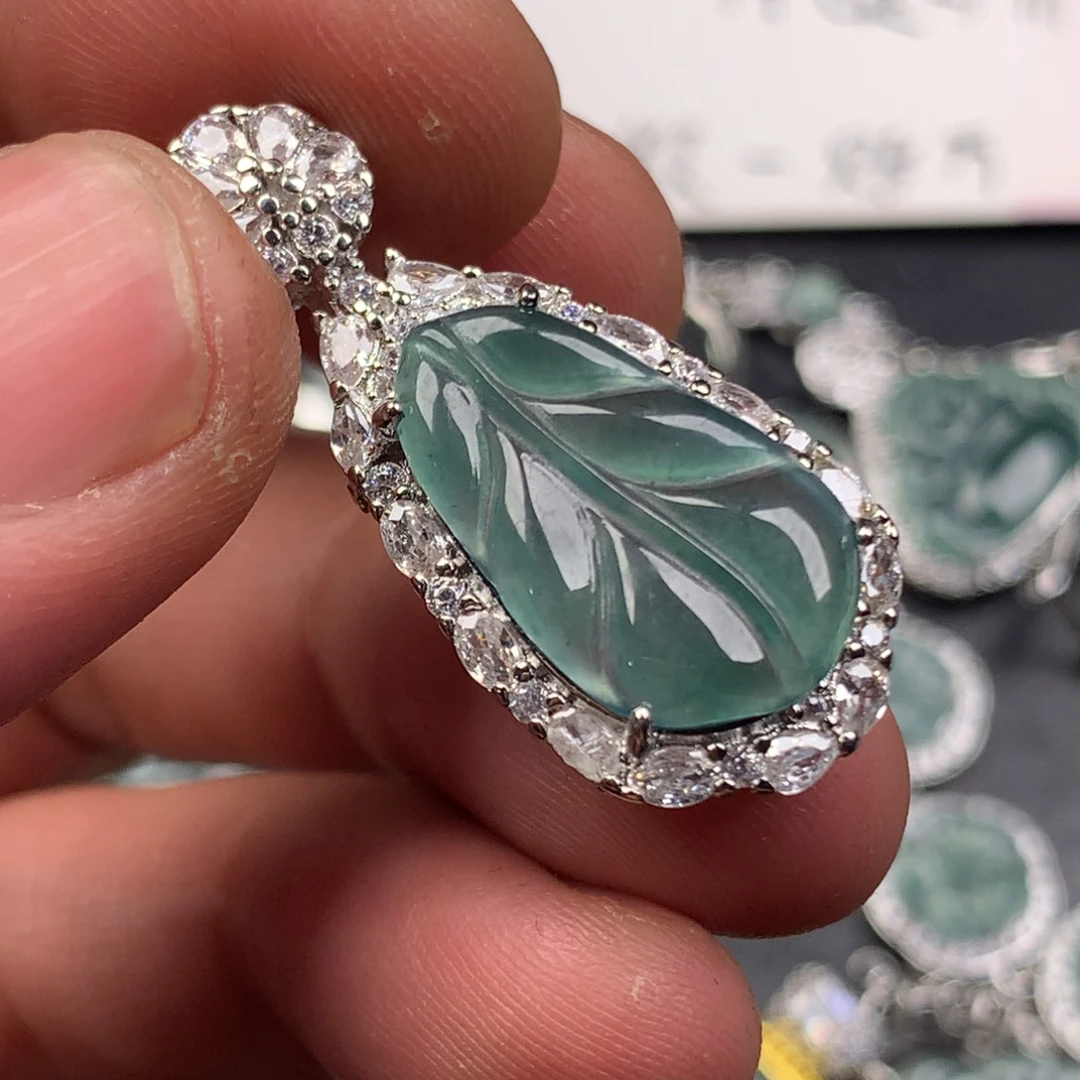 翡翠未镶嵌颈饰芭蕉叶