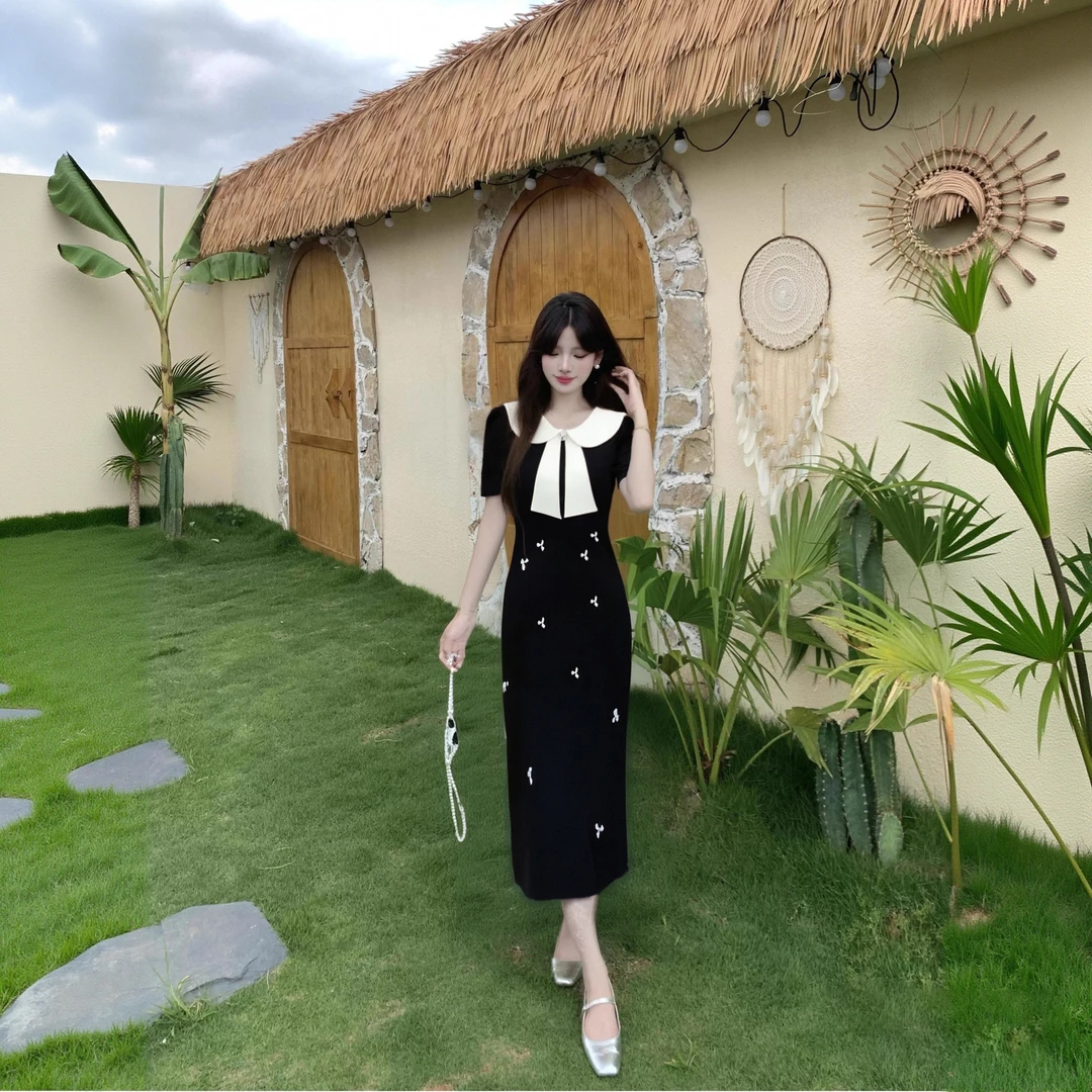 A2025夏季新款气质法式时尚高级感赫本风显瘦收腰拼接连衣裙D2422