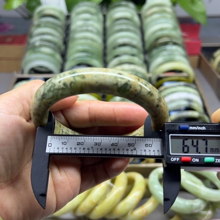 蛇纹石玉未镶嵌手镯90