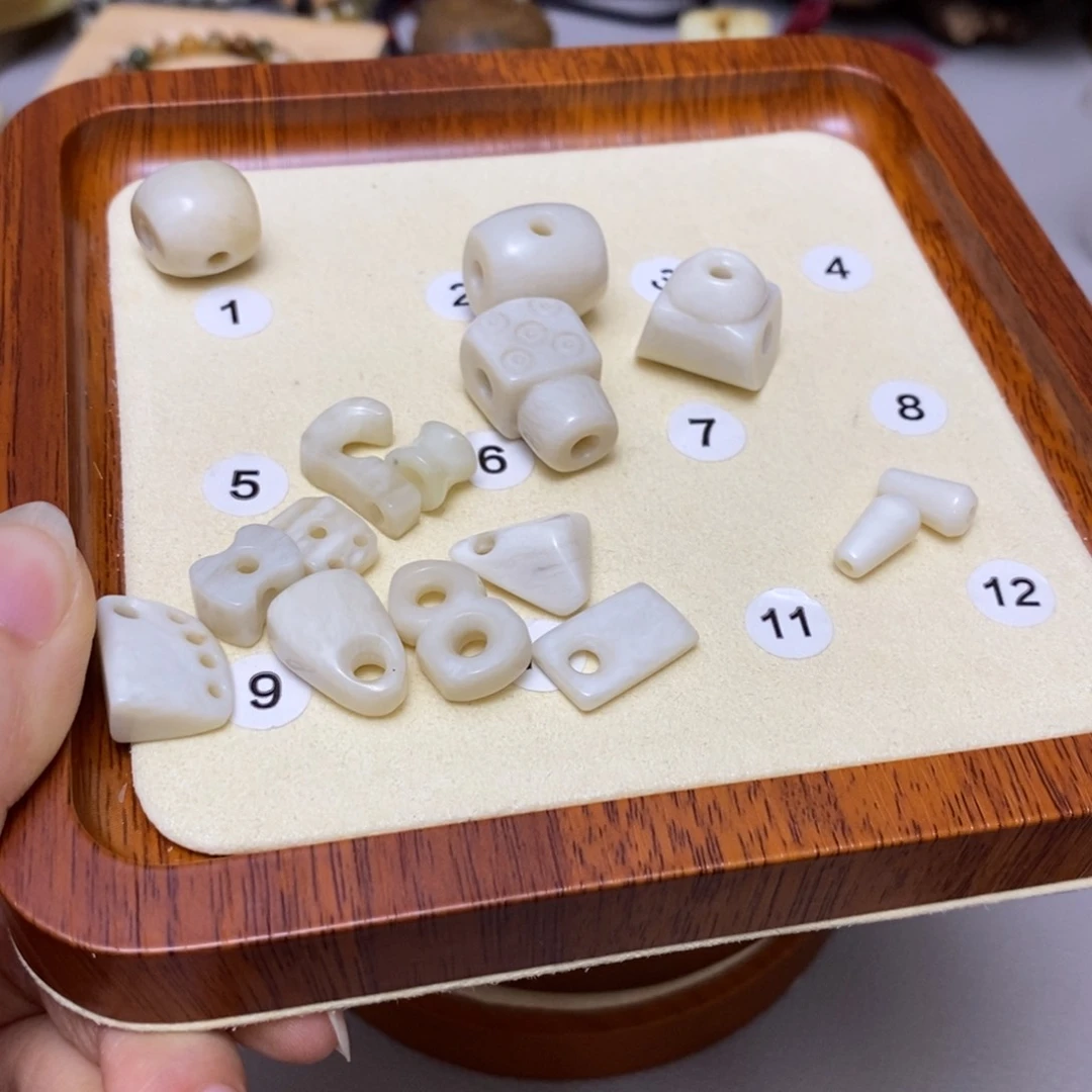 蛇纹石玉合金配饰刘*团