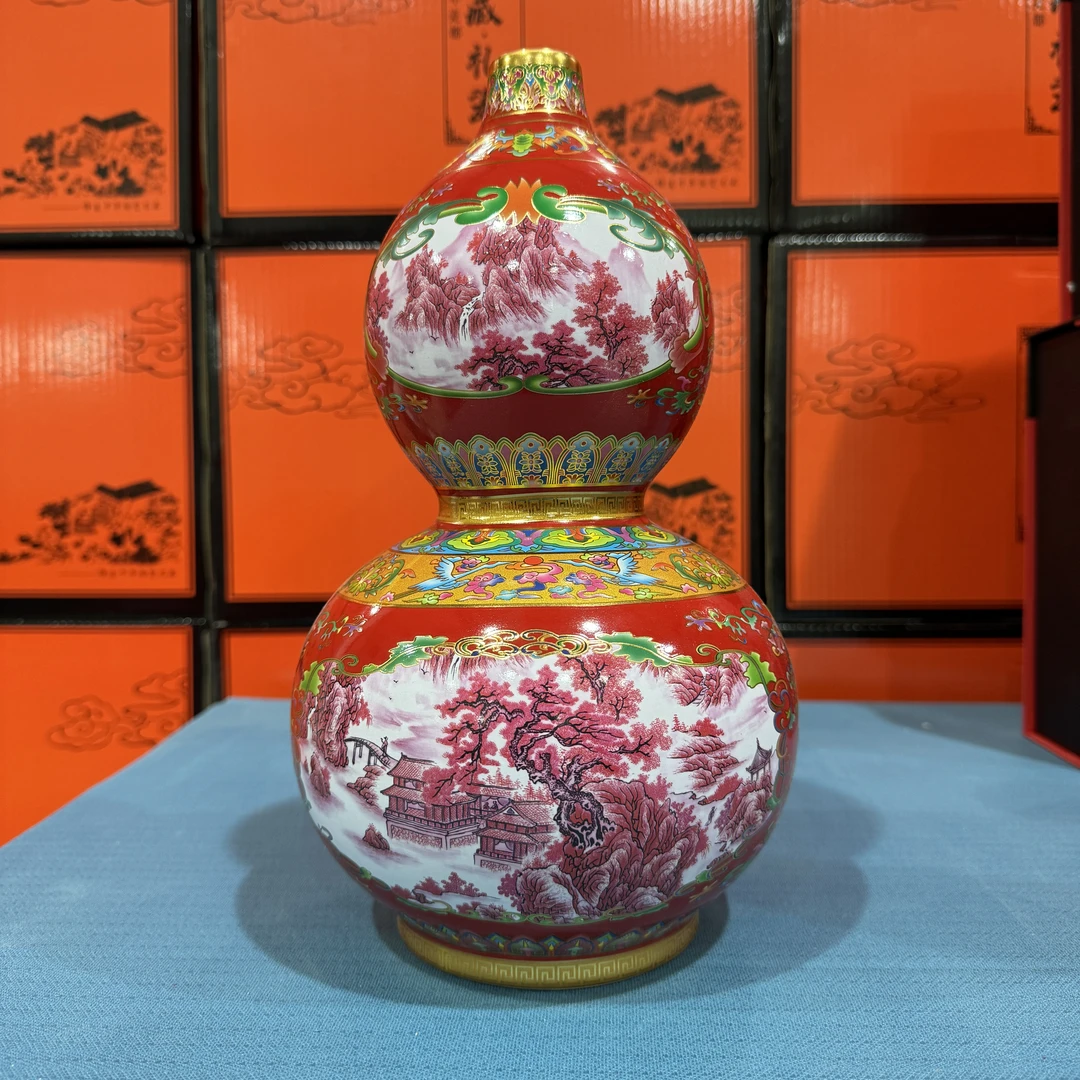 中国红珐琅彩山水人家葫芦瓶礼盒装