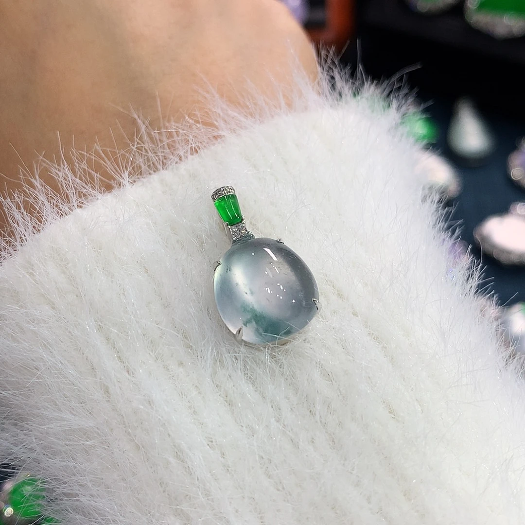 翡翠18K金镶嵌颈饰