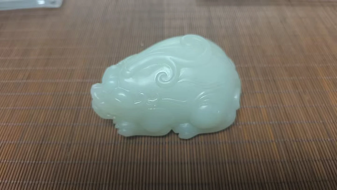 和田玉大貔貅把件