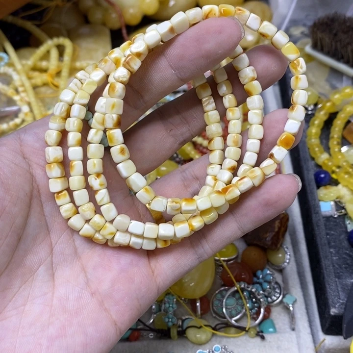 未镶嵌蜜蜡裸石多样性发货其一