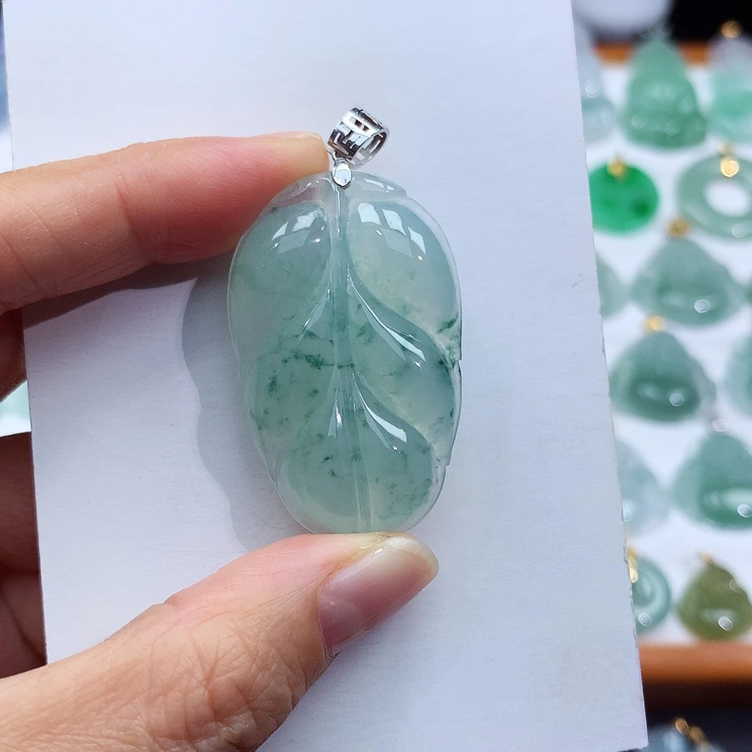 翡翠18K金镶嵌颈饰翡翠吊坠