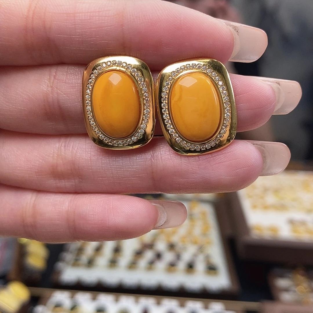 裸石琥珀未镶嵌成品