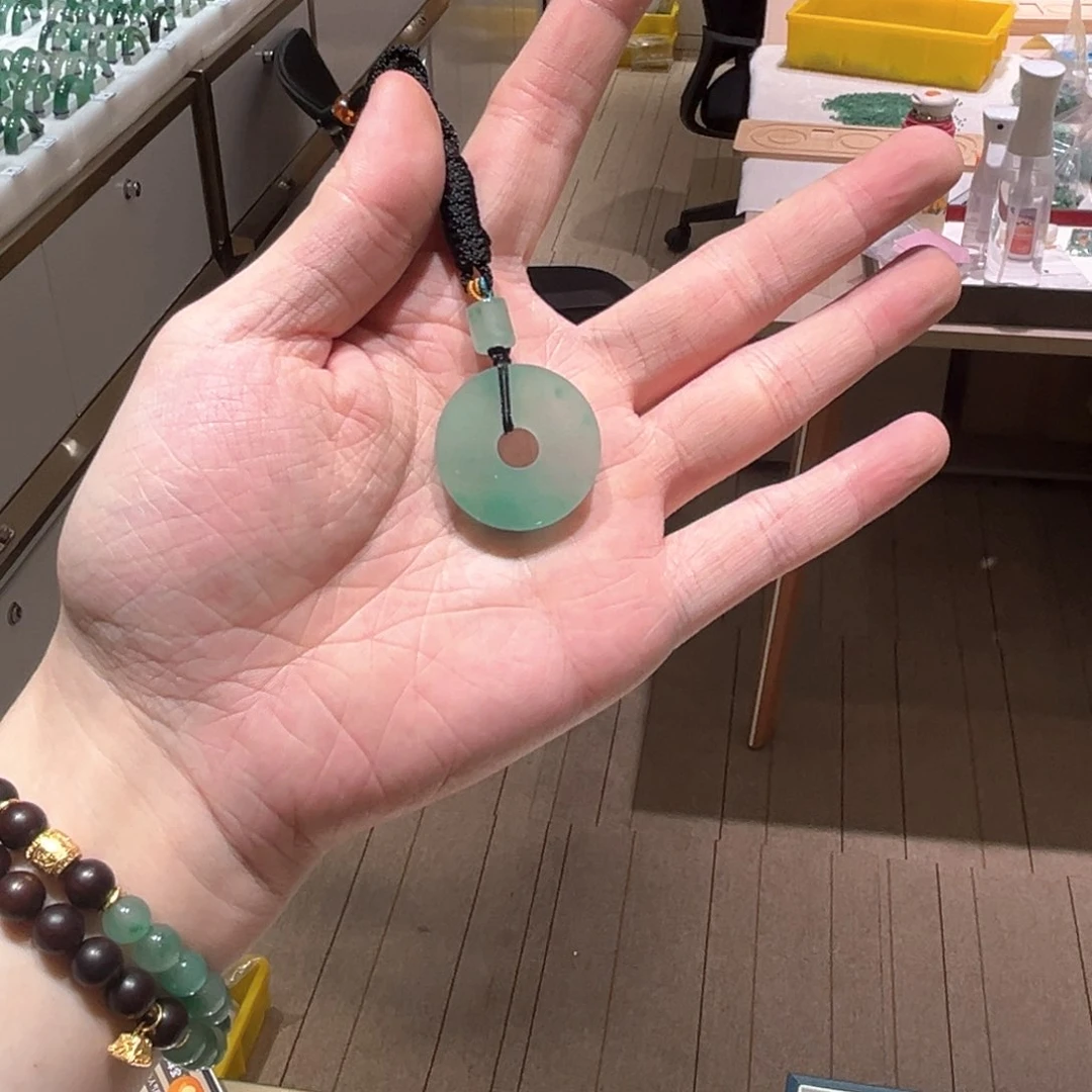 石英质玉（非洲翠）未镶嵌颈饰