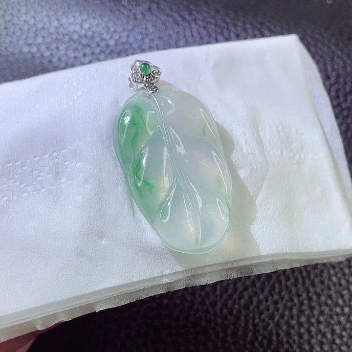 翡翠颈饰18K金镶嵌翡翠