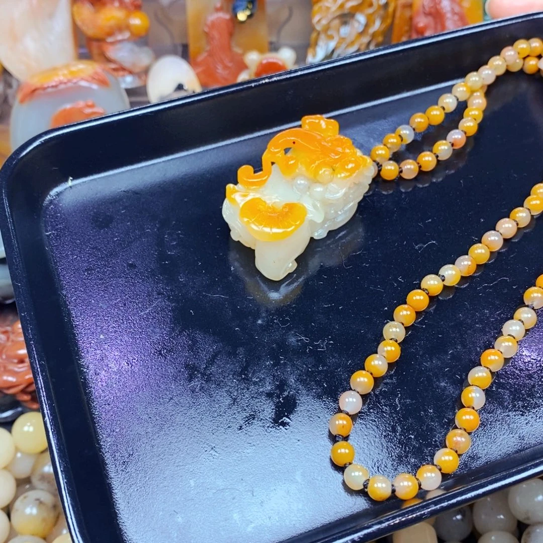 石英质玉（黄龙玉）未镶嵌颈饰