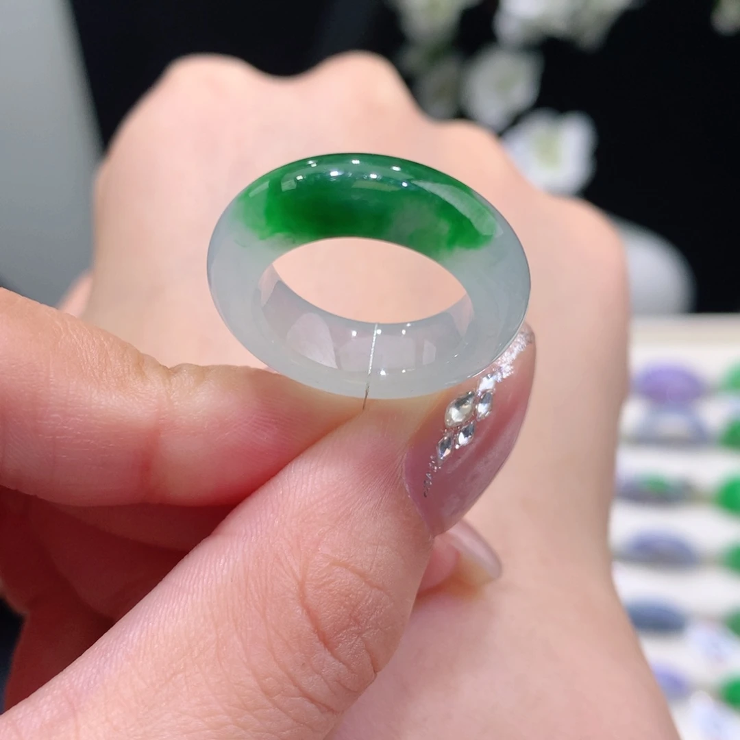 翡翠未镶嵌戒指翡翠