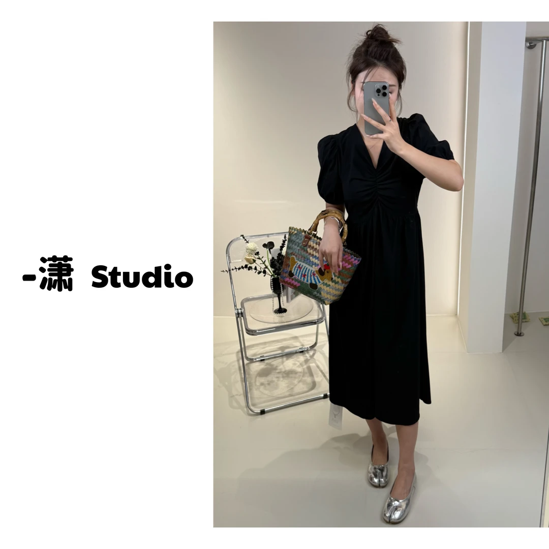 【25夏季小黑裙系列】法式气质V领镂空露背设计感收腰显瘦连衣裙822