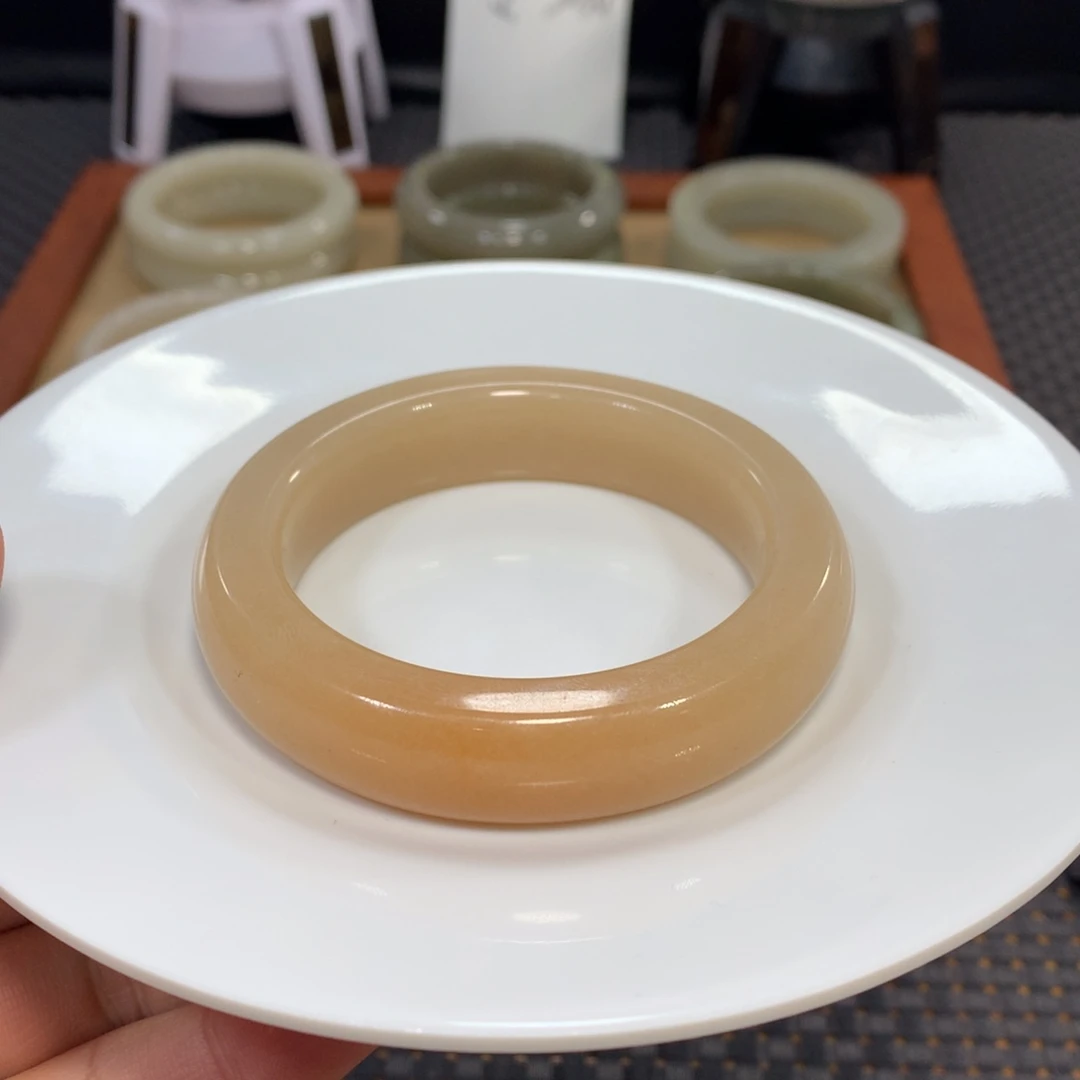 石英质玉（佘太翠）未镶嵌手镯58.1糖镯