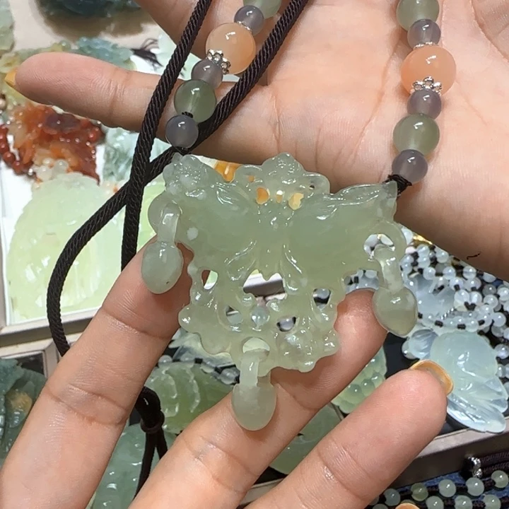 蛇纹石玉未镶嵌吊坠