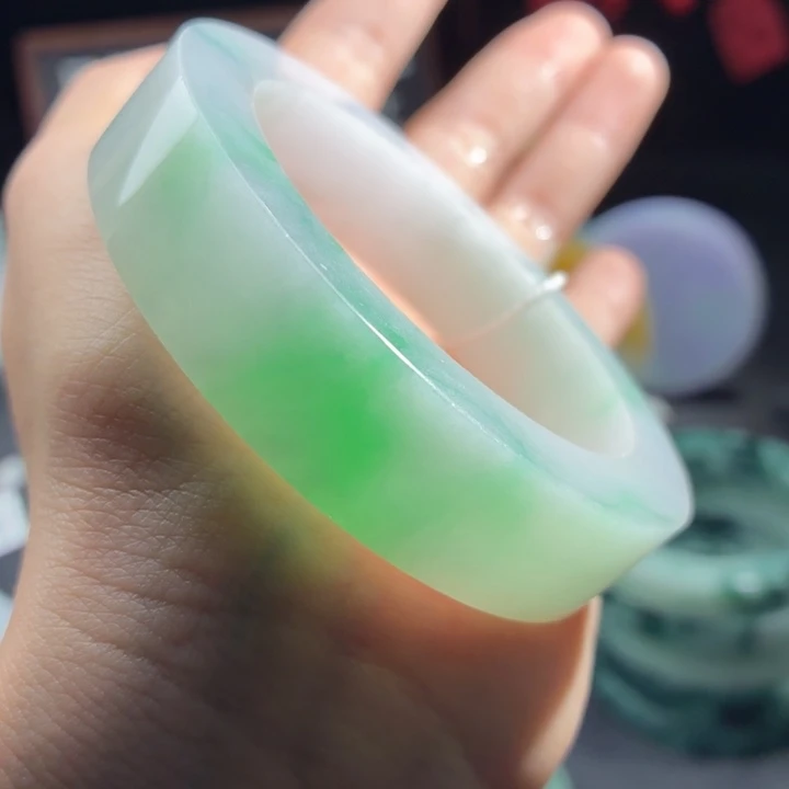 定制翡翠未镶嵌翡翠手镯