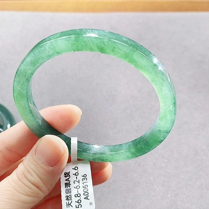 翡翠未镶嵌手镯（圆镯）