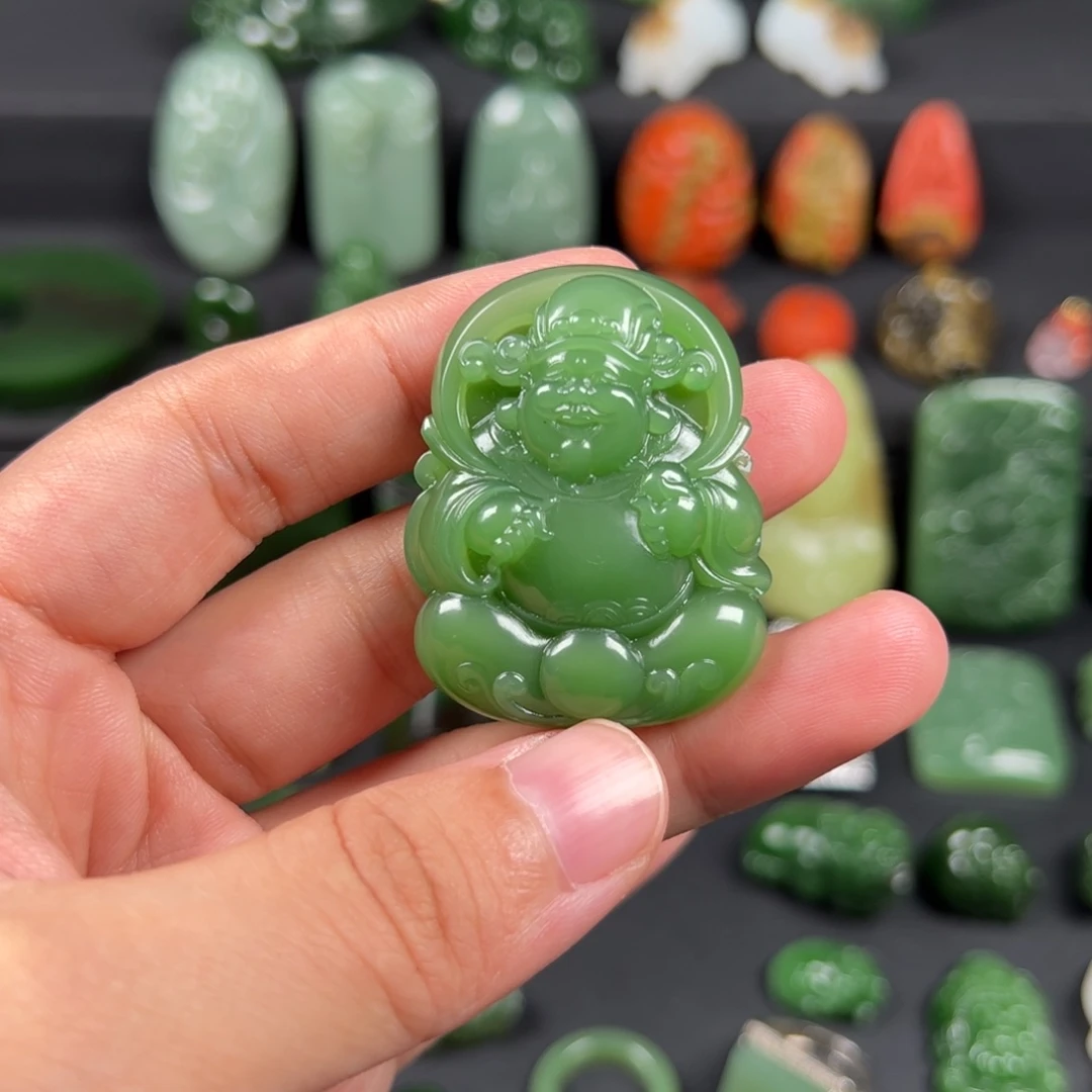 颈饰未镶嵌和田玉（碧玉）