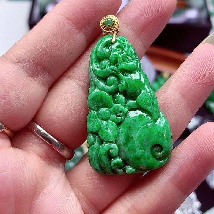 颈饰18K金镶嵌翡翠翡翠