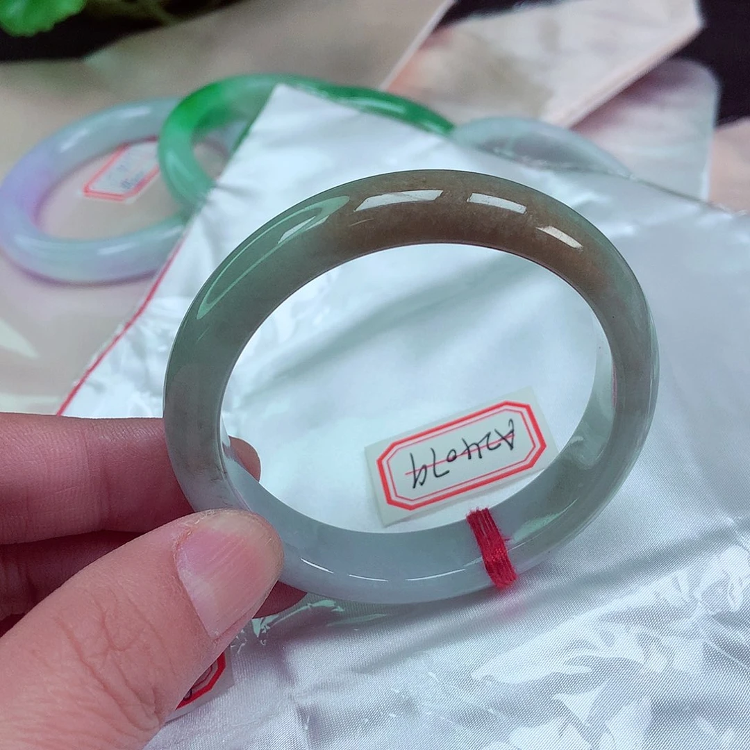 翡翠手镯未镶嵌圈口57