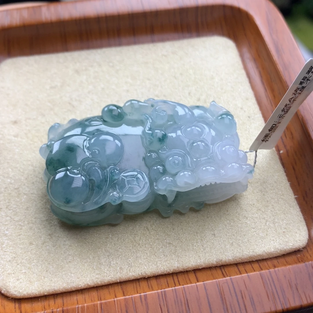 翡翠未镶嵌颈饰49