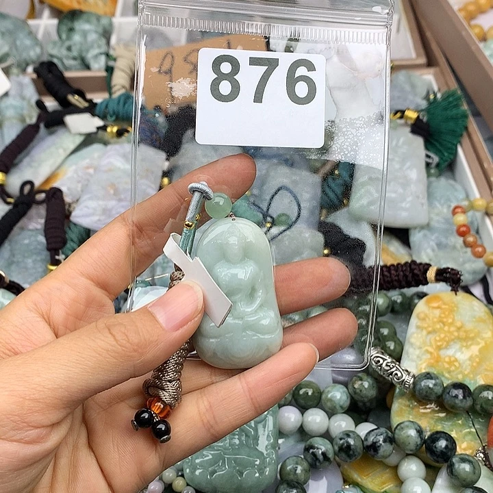 翡翠颈饰未镶嵌圣*使翡翠