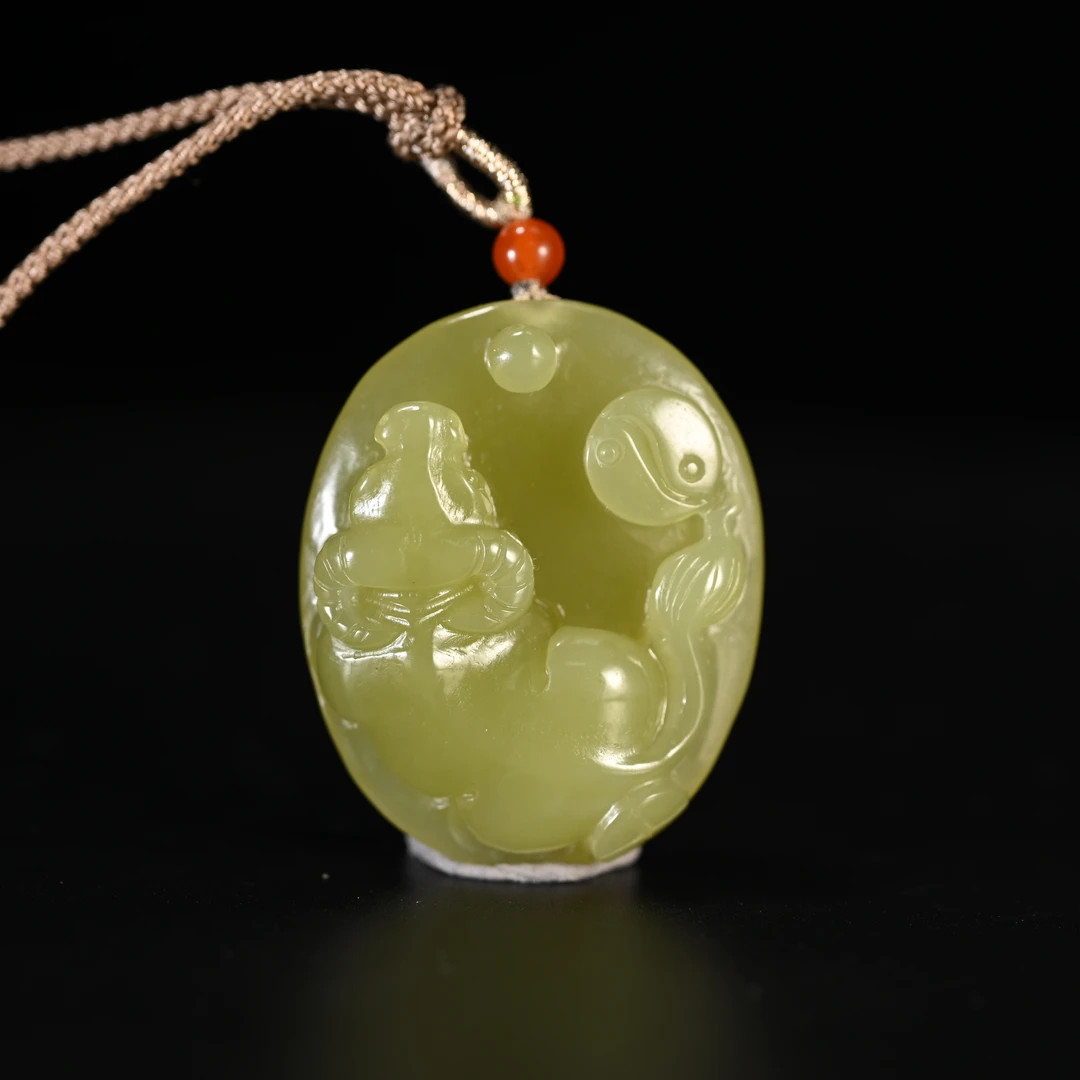 LOT8802 2510290060和田玉黄玉生肖牛挂件/保利