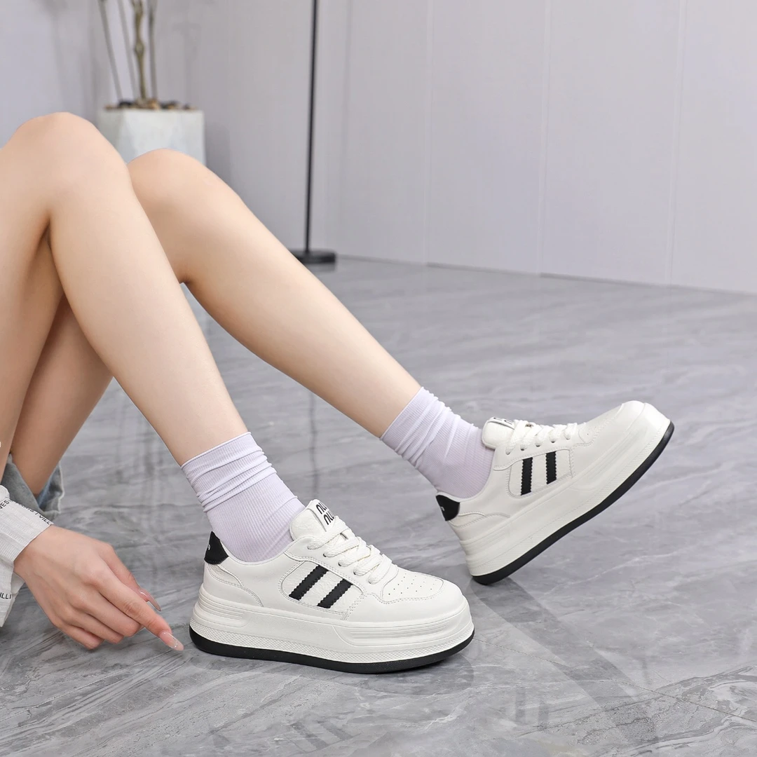 25年春季新款时尚舒适百搭小白鞋经典板鞋休闲运动鞋热卖7205-1