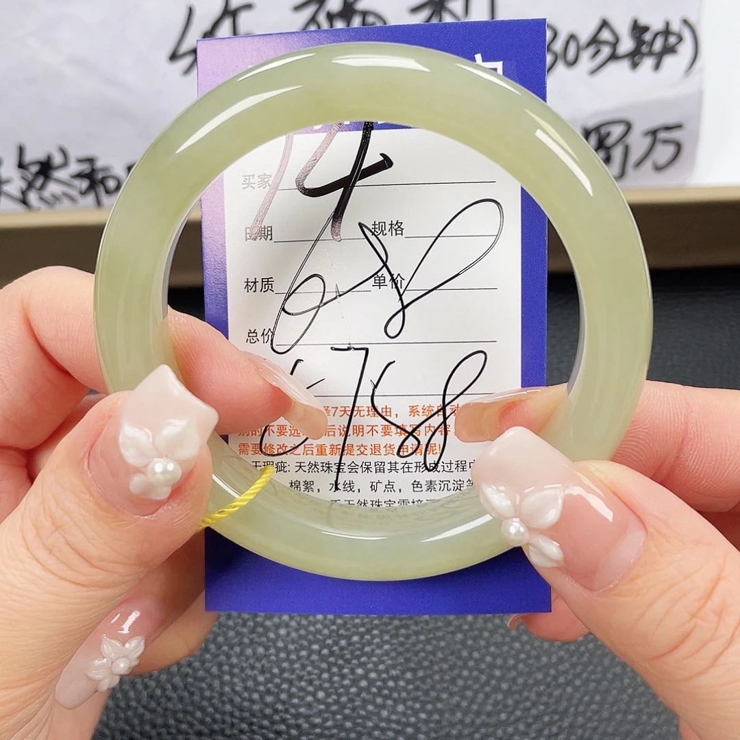 和田玉未镶嵌手镯