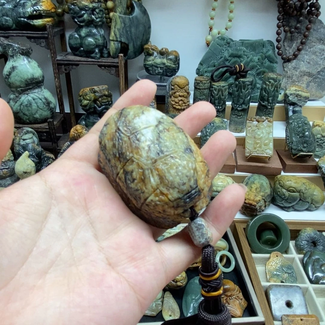 未镶嵌岫岩河磨玉（透闪石质玉）把件