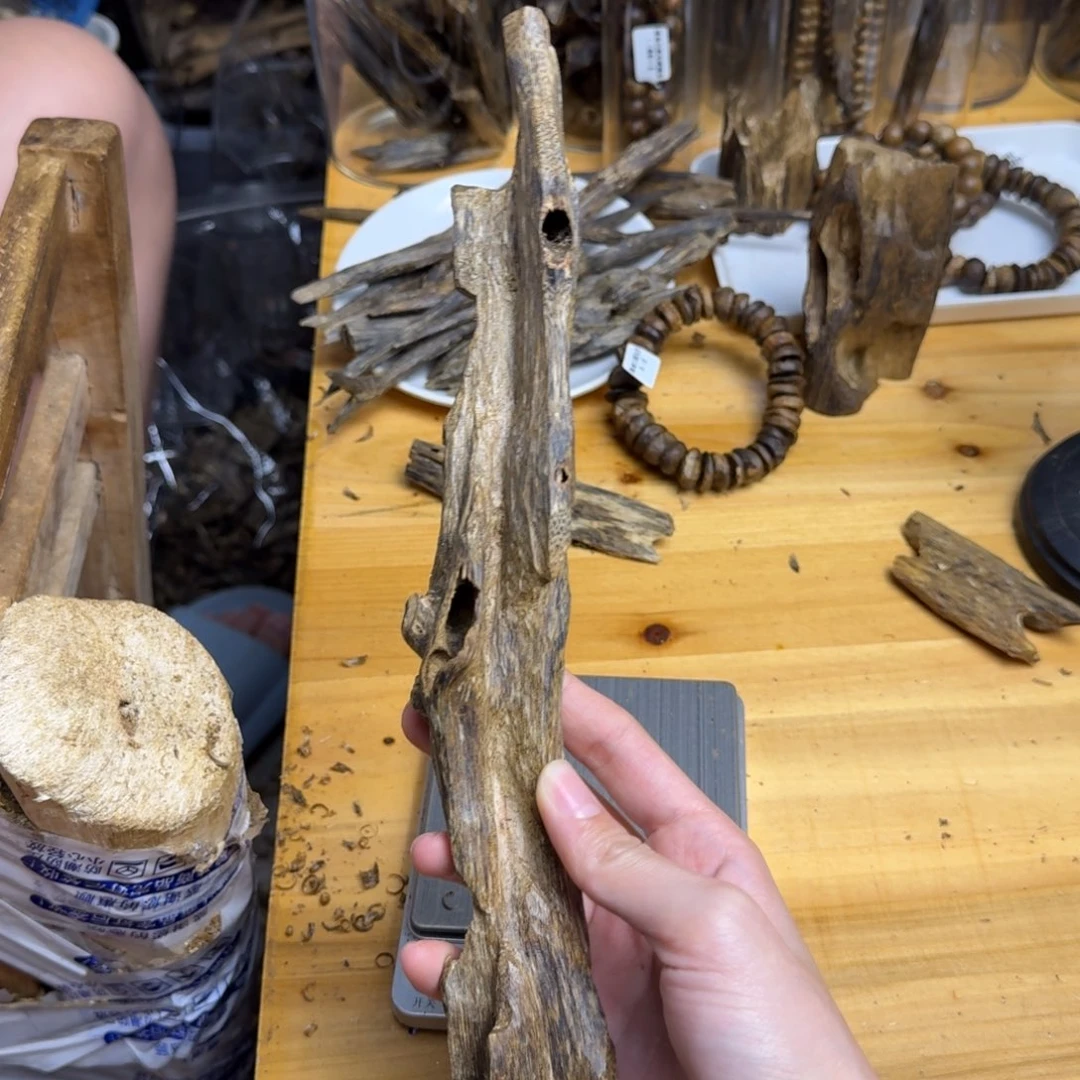 沉香沉香碎屑蓝宝石块料62克