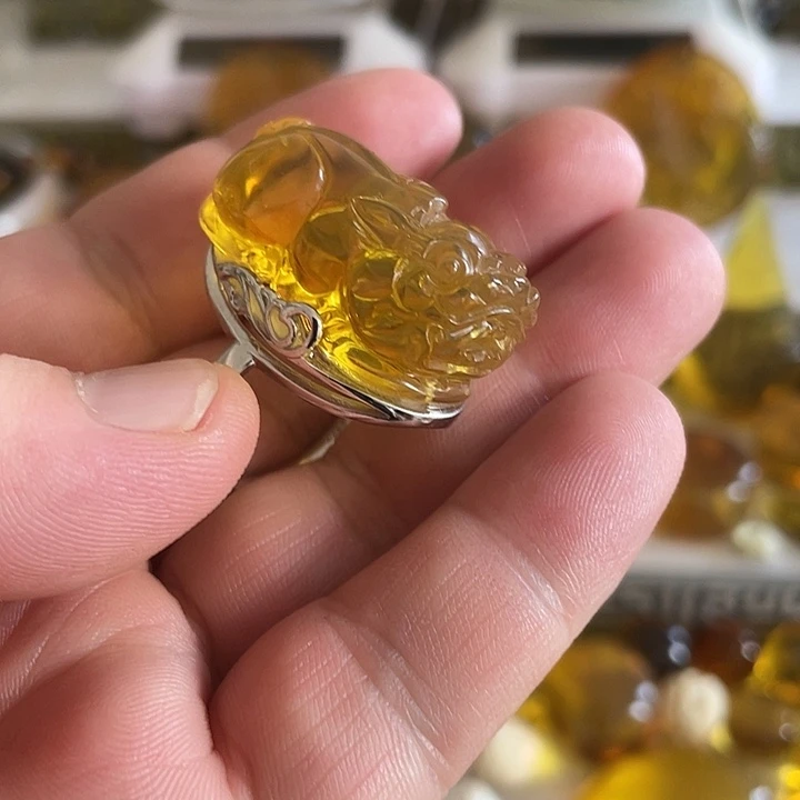 琥珀未镶嵌裸石戒指