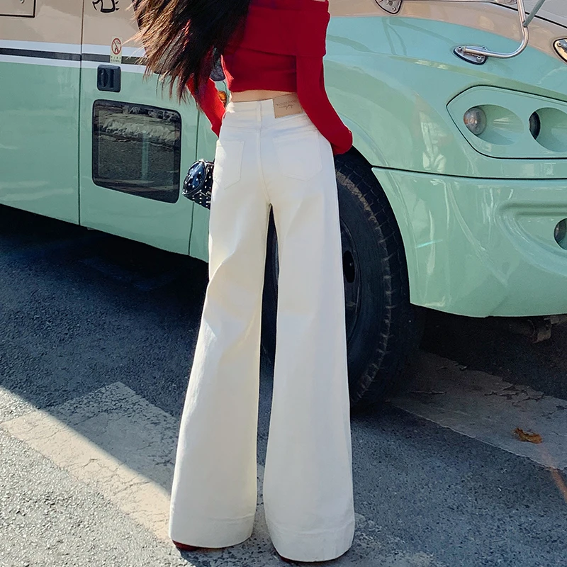 米白色微喇叭牛仔裤女秋装2025年新款高腰显瘦不贴腿阔腿喇叭裤子