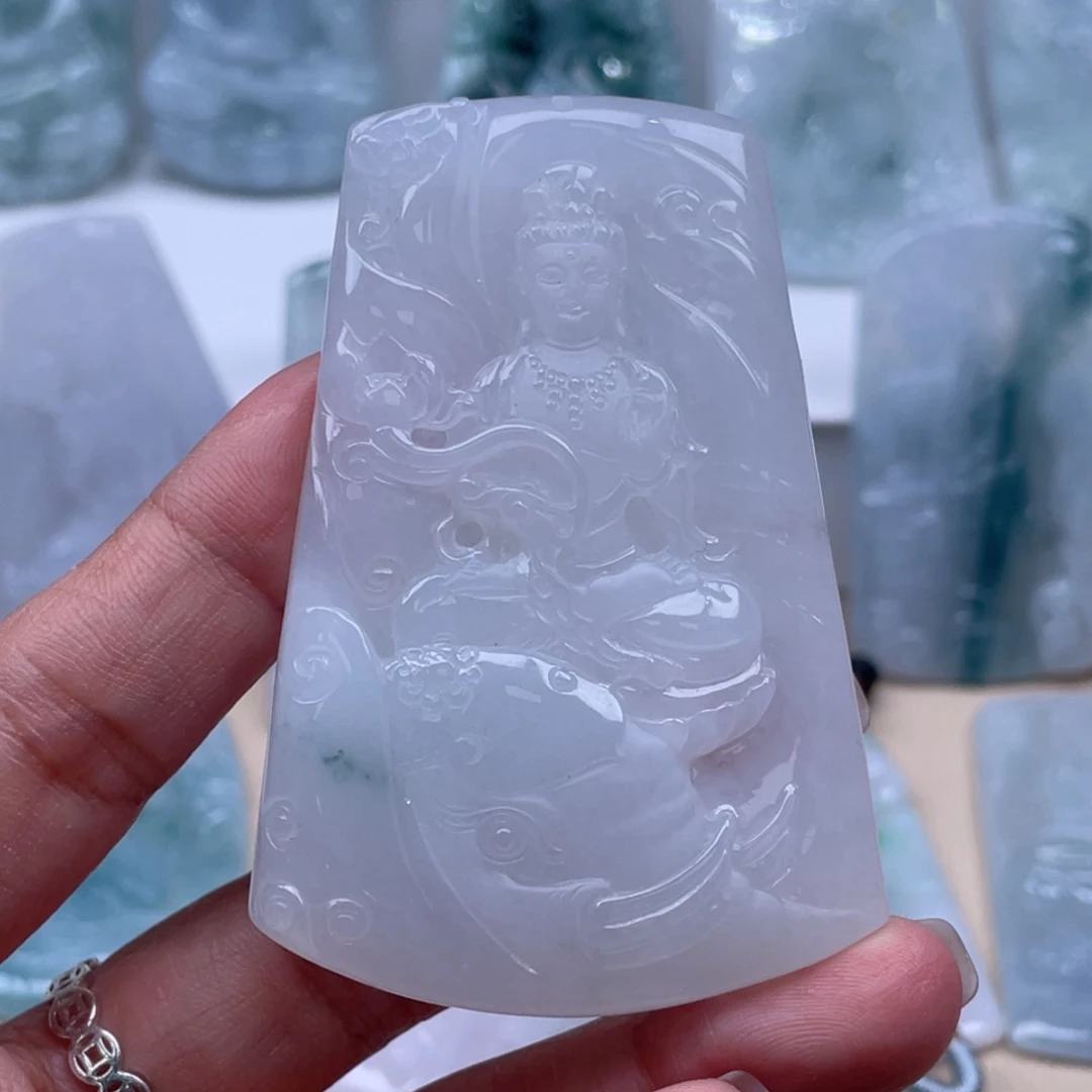 罗***俊颈饰未镶嵌翡翠普贤