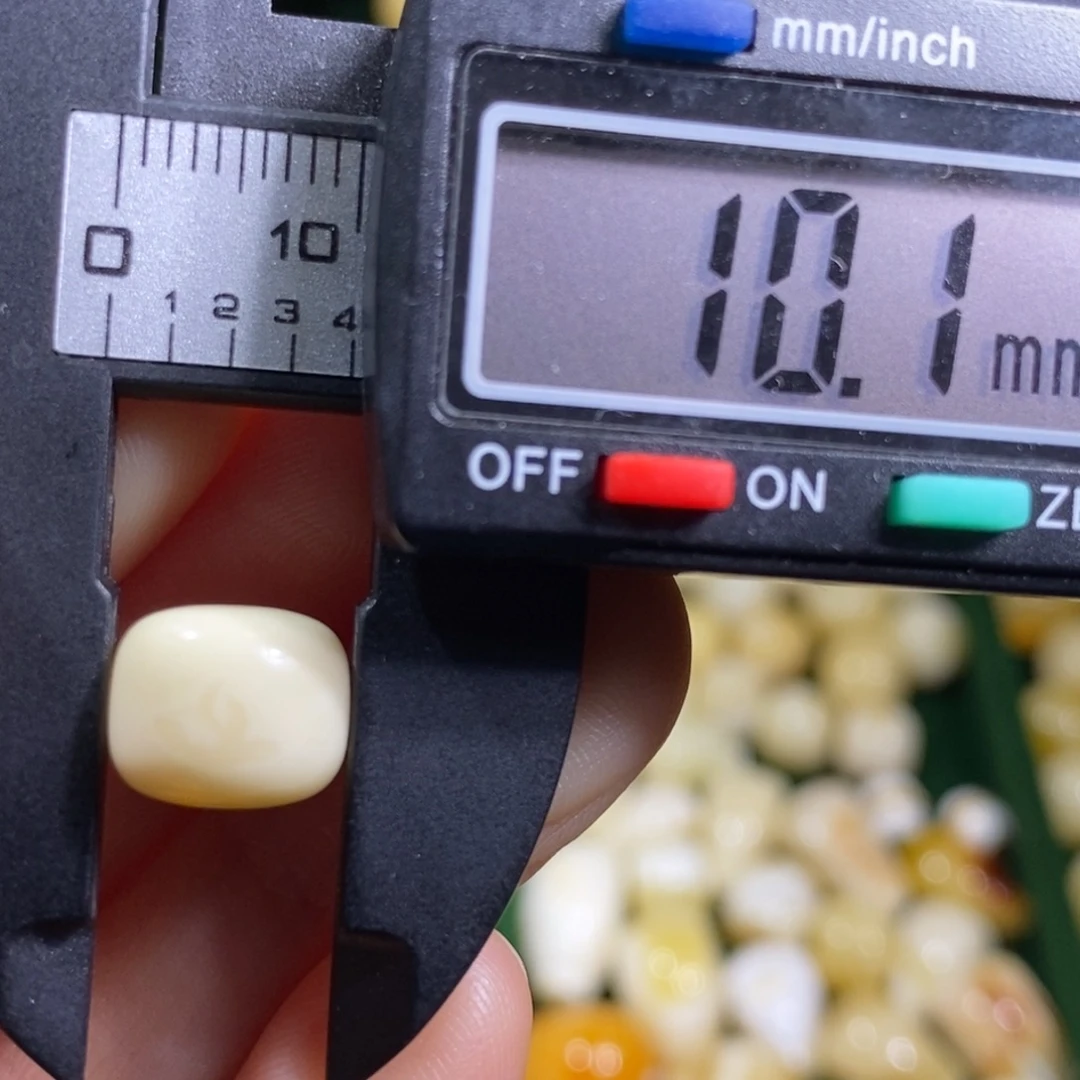 蜜蜡未镶嵌裸石配饰