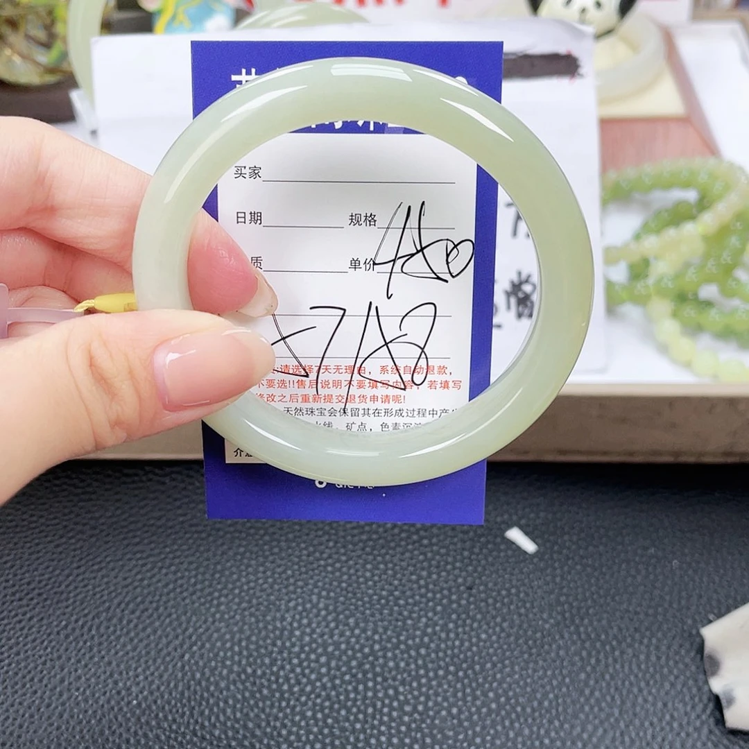 和田玉未镶嵌手镯