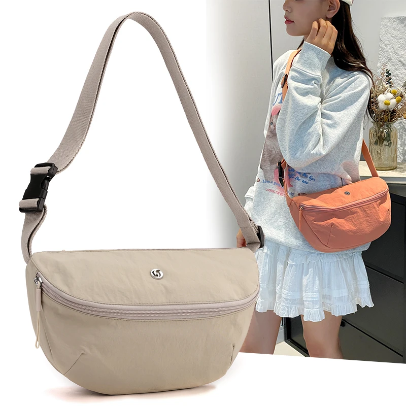 日系超轻防水斜挎包牛津布男女通用百搭单肩尼龙轻便瑜伽马鞍胸包