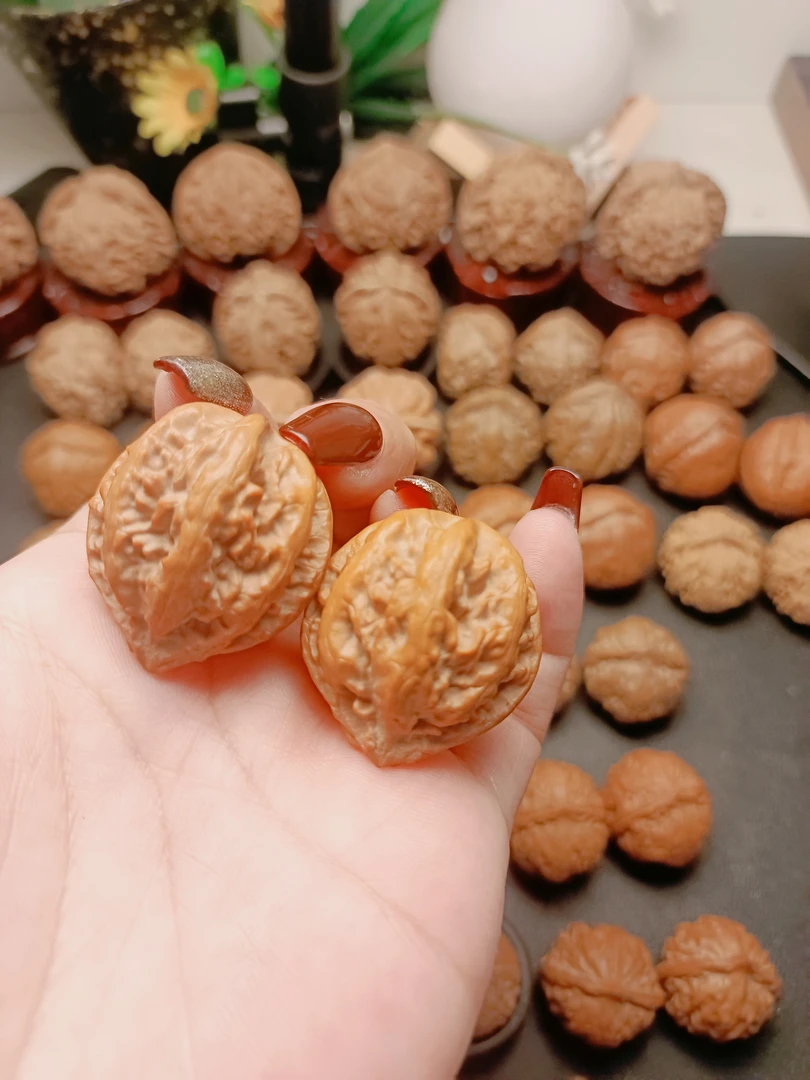 大龙脊～桃心桩小尖粗筋八棱骨质硬密度高米字底金钱气门核桃文玩