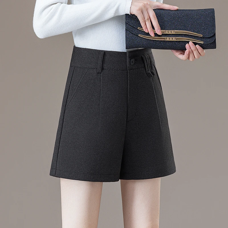 灰色毛呢短裤女秋冬季2025年新款高腰显瘦加厚阔腿A字外穿靴裤子