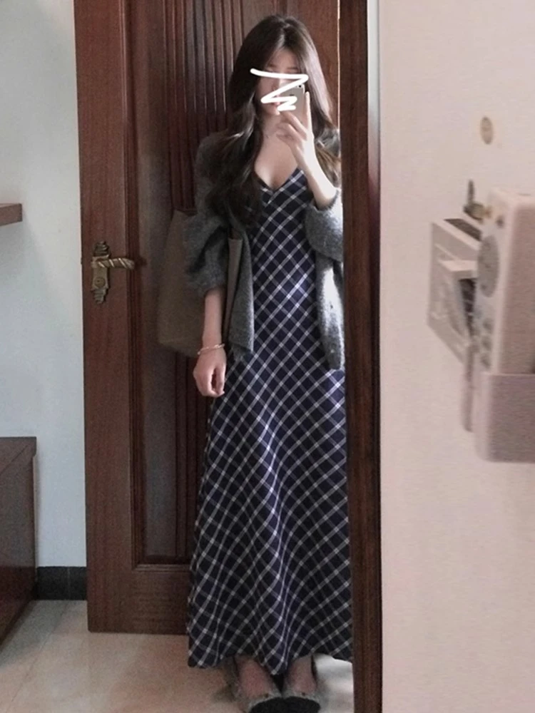 早春法式气质海边旅游度假风蓝色收腰格纹挂脖连衣裙子长裙女夏季