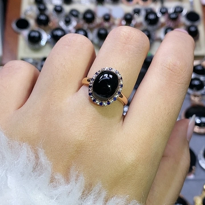 18K金镶嵌戒指翡翠蛋面