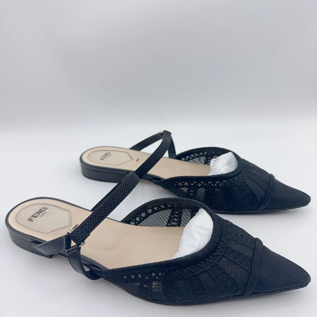 95新 FENDI/芬迪 36码/平底单鞋/01561