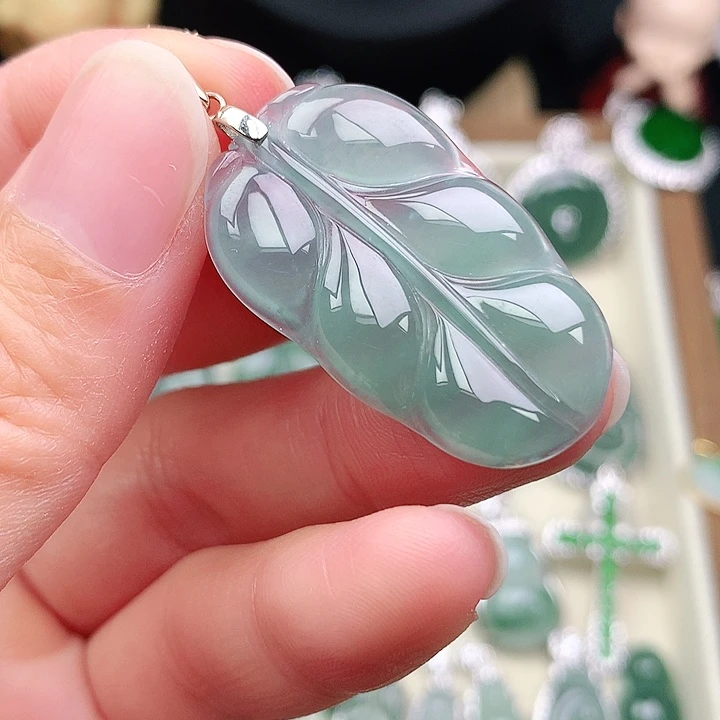 颈饰未镶嵌翡翠吊坠