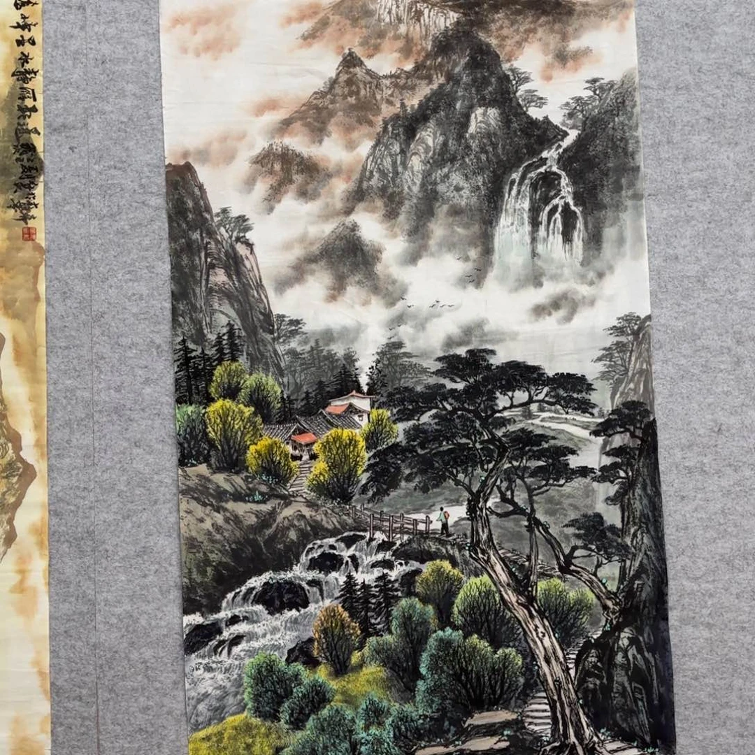 国画花鸟等图案为一体而成