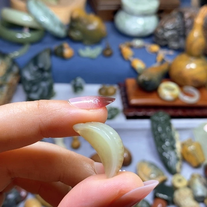 岫岩老玉（透闪石质玉）未镶嵌挂件黄白饺子