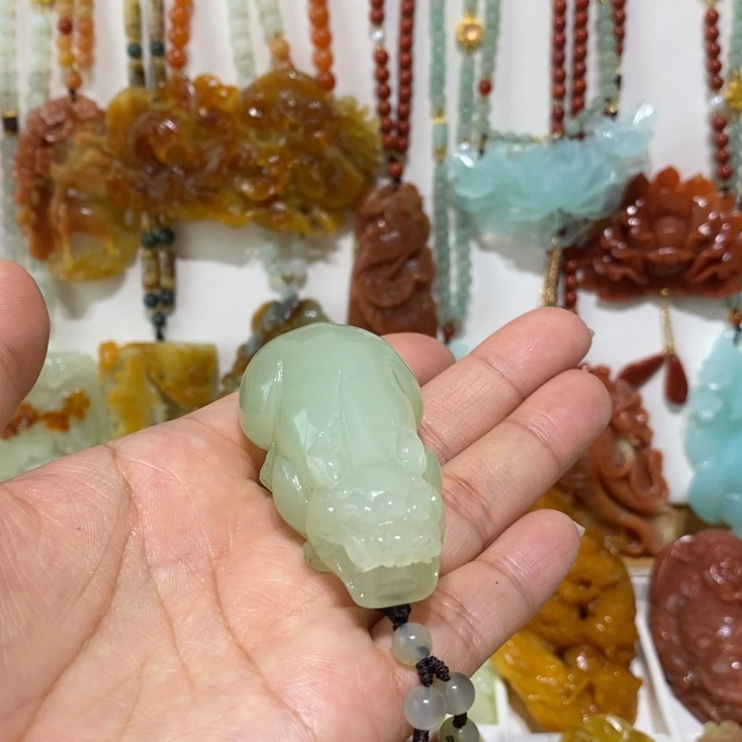 蛇纹石玉未镶嵌颈饰