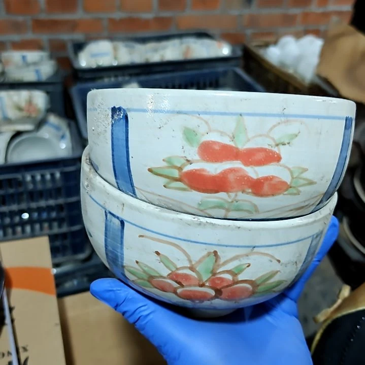 摆件盘子碗茶壶啥都有