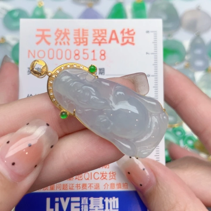 翡翠18K金镶嵌颈饰财神